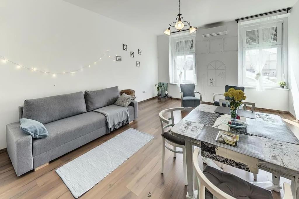 Bright Sunny Apt At Keleti Station,Near Citycenter Budapeste Exterior foto