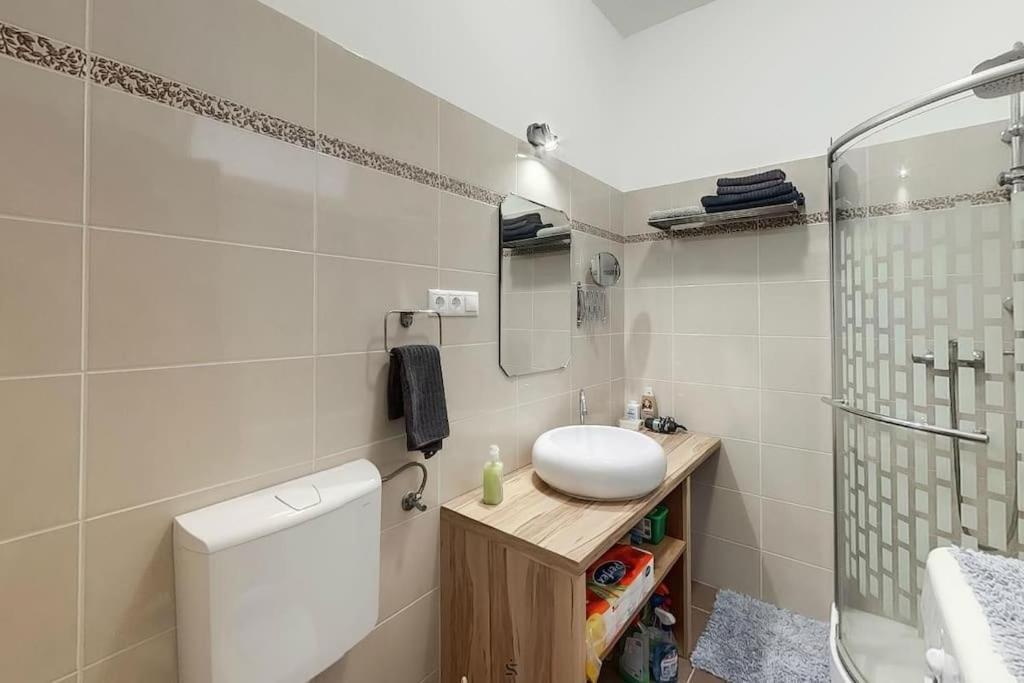 Bright Sunny Apt At Keleti Station,Near Citycenter Budapeste Exterior foto