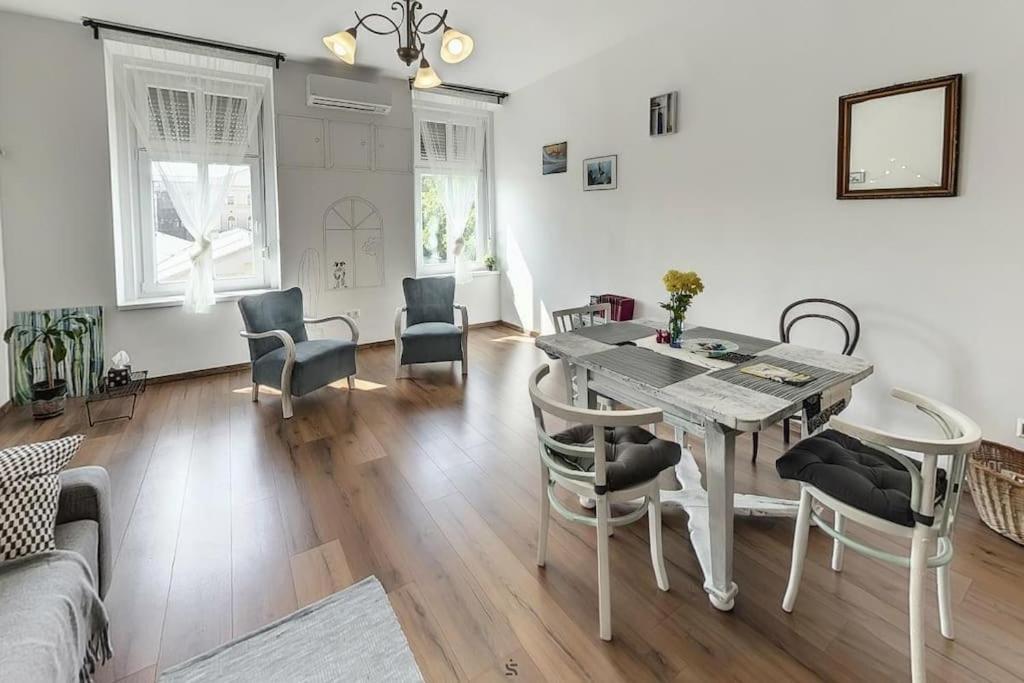Bright Sunny Apt At Keleti Station,Near Citycenter Budapeste Exterior foto